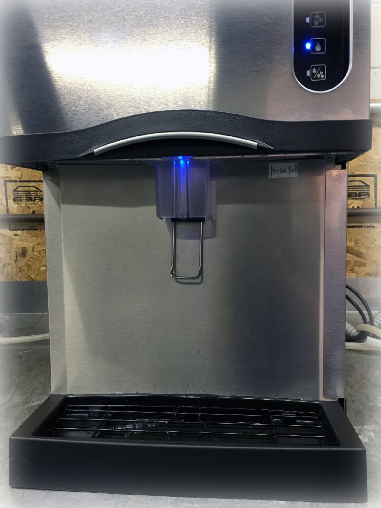 Manitowoc RNS12A Ice and water 261 lbs dispenser