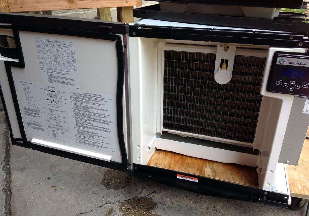 Manitowoc IY0524A Air cooled 485 lbs/day ice maker