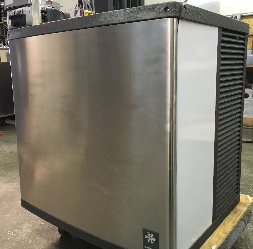 Manitowoc QD1003W Water cooled 1000 lbs/day ice maker