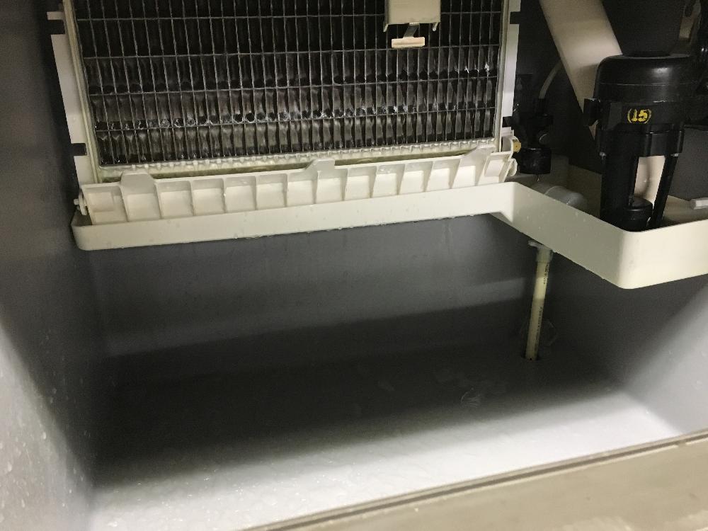 Manitowoc QY0214A Air cooled 215 lbs lbs/day Ice Maker with Storage