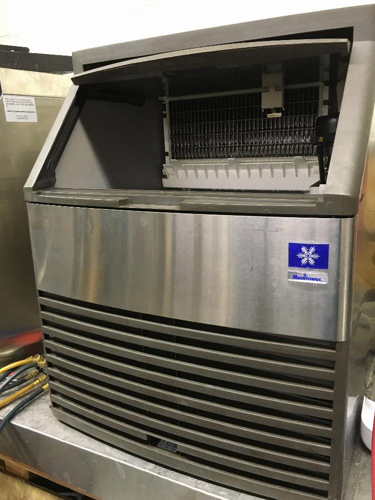 Manitowoc QY0214A Air cooled 215 lbs lbs/day Ice Maker with Storage