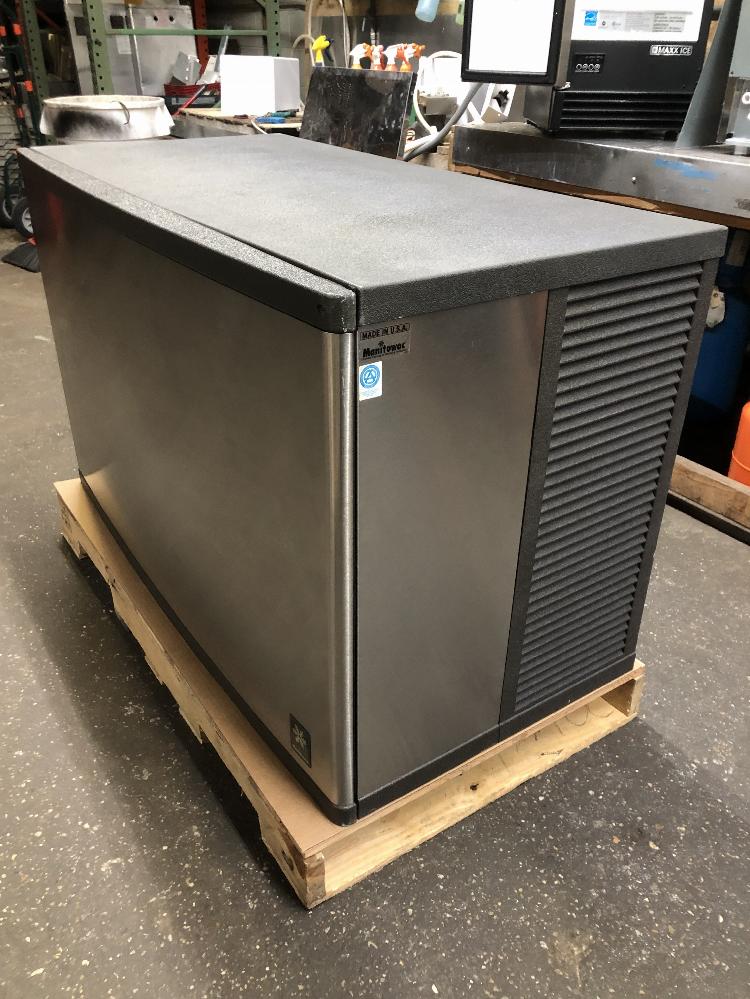 Manitowoc QY1305W Water cooled 1370 lbs/day ice machine