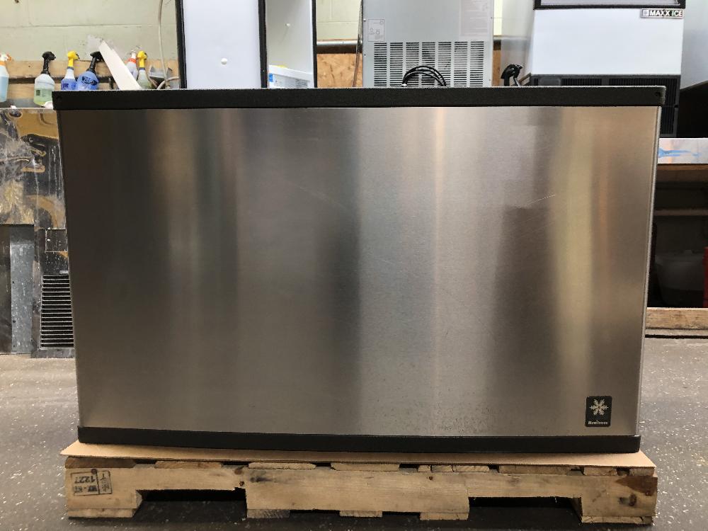 Manitowoc QY1305W Water cooled 1370 lbs/day ice machine