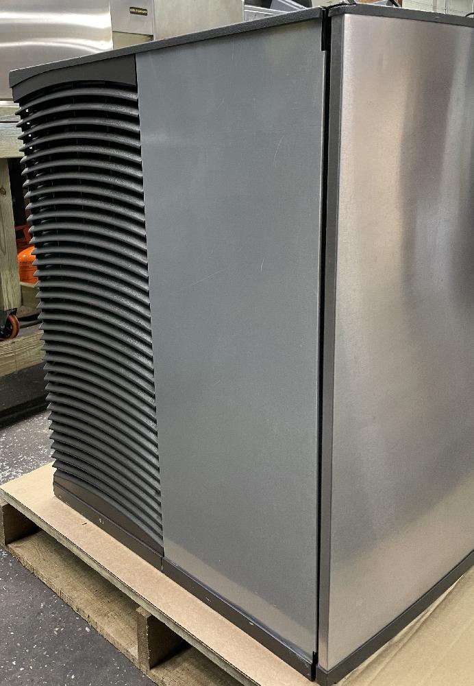 Manitowoc SY1805W Water cooled 1710 lbs/day ice maker