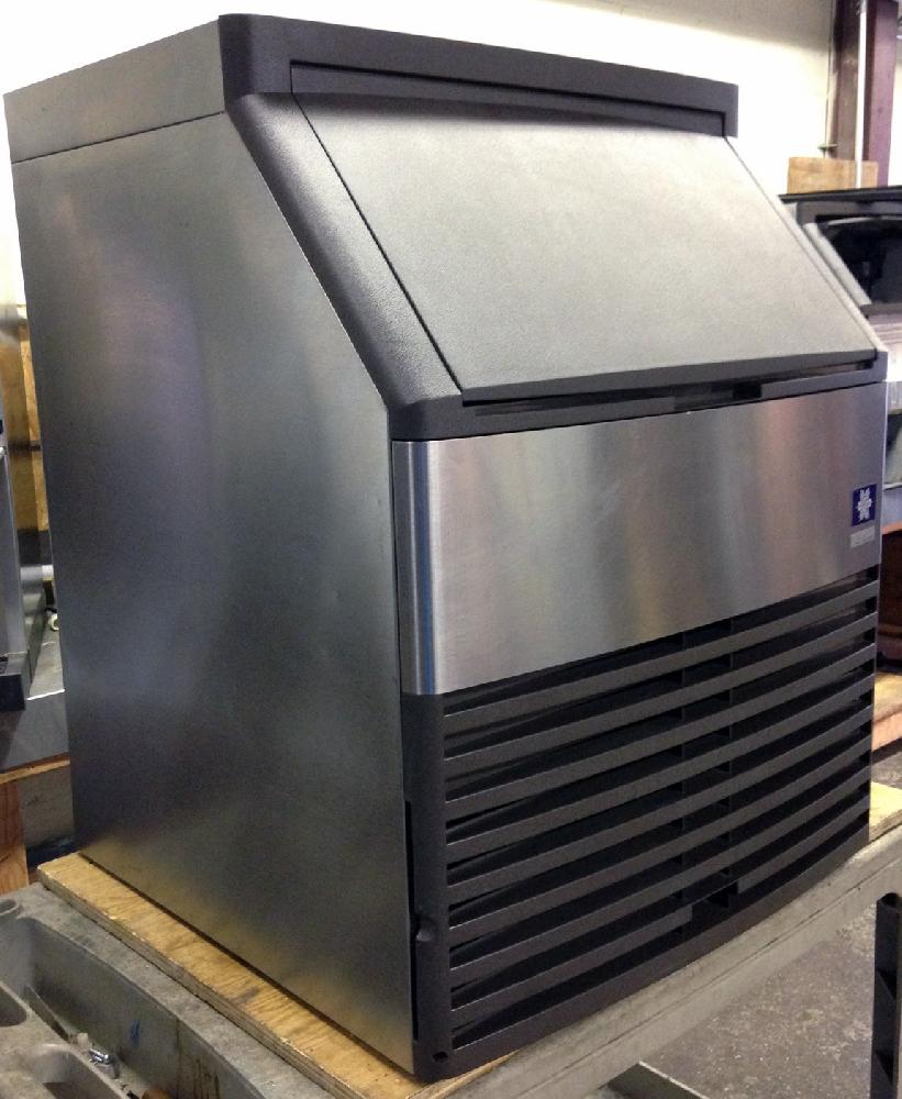 Manitowoc QD0132A Air cooled 135 lbs/day ice maker