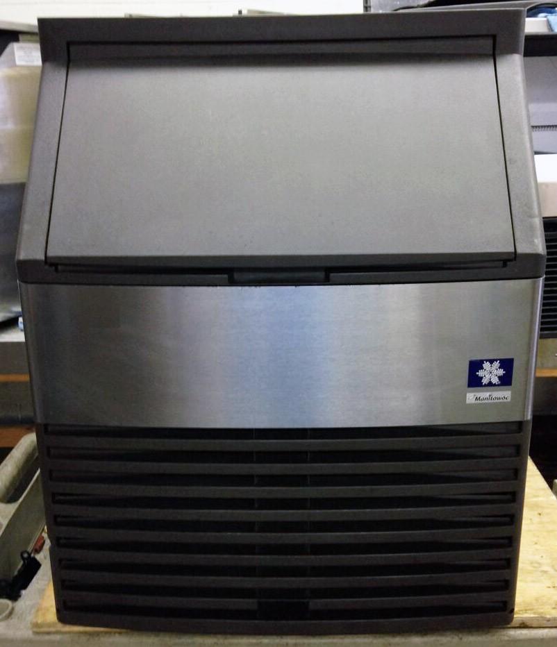 Manitowoc QD0132A Air cooled 135 lbs/day ice maker