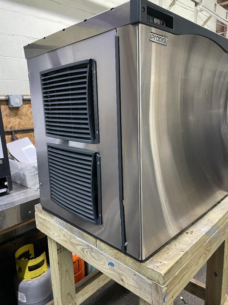 Scotsman C1030MA Air cooled 1077 lbs/day Ice Machine