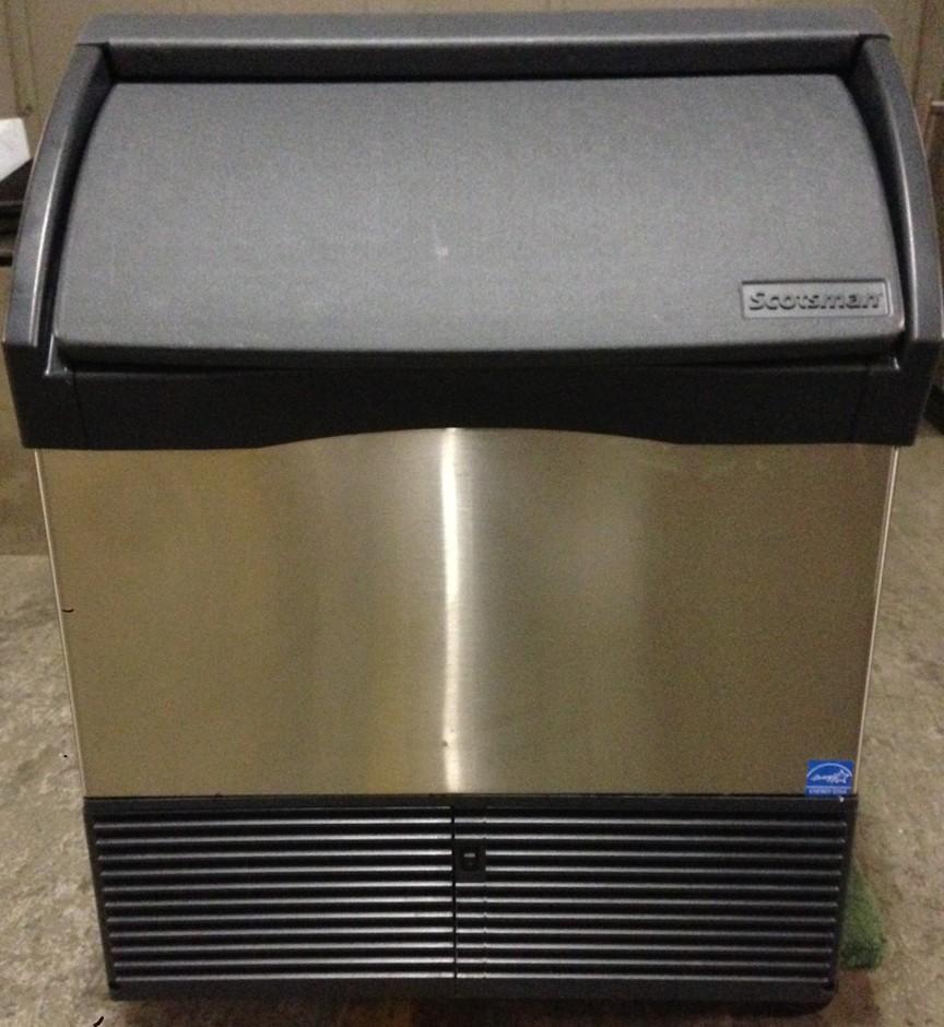 Scotsman CU1526SW Water cooled 175 lbs/day ice maker